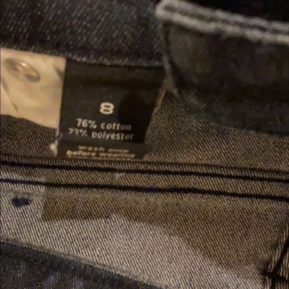 Skinny Ankle jeans with buttons at at bottom. - Picture 5 of 7